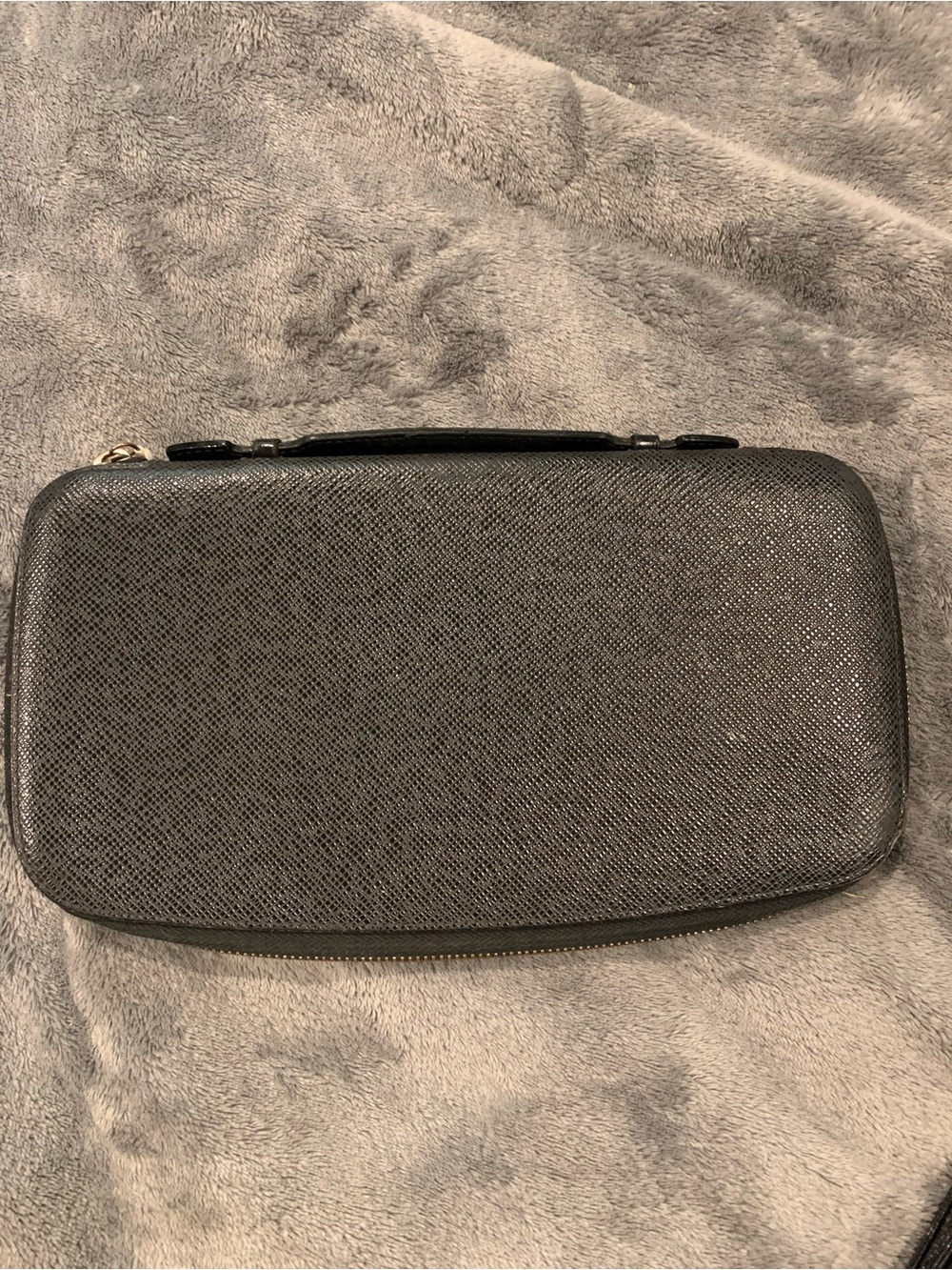 LOUIS VUITTON
Ardoise Taiga Leather Atoll Travel Organizer